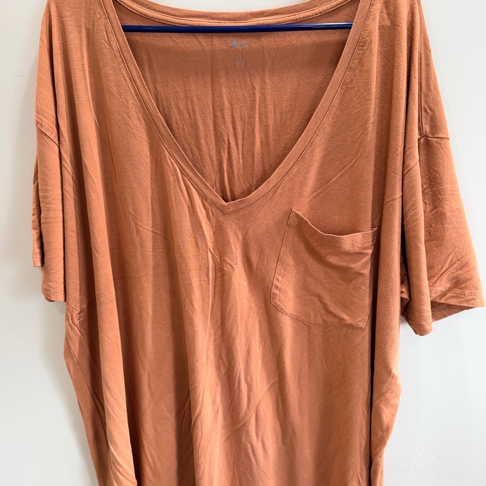 Women's V-Neck Pocket Top - Tan
